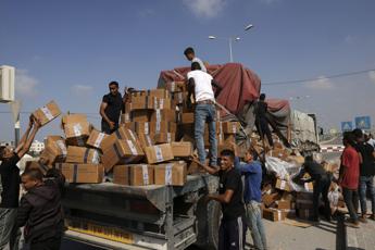 Israele riapre valico Erez per aiuti a Gaza. Nella Striscia "oltre 33mila morti"