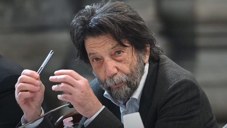 Cacciari smonta la narrazione bellica: “Nessun attacco all’Occidente, per la pace serve ragionare”