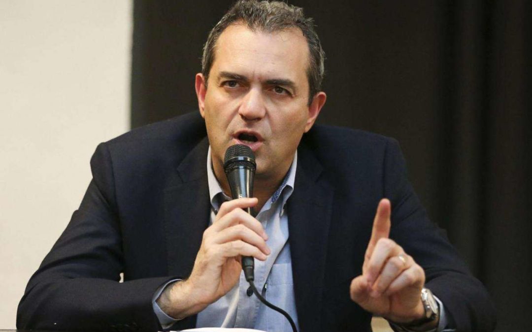 De Magistris: "La conferma di Ursula von der Leyen e’ una scelta pessima".