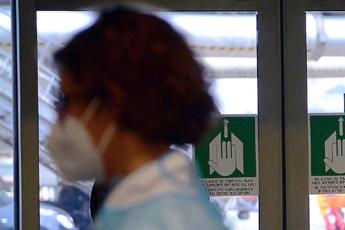 Covid, l’avvocato: "Dopo emergenza obbligo mascherina illegittimo"