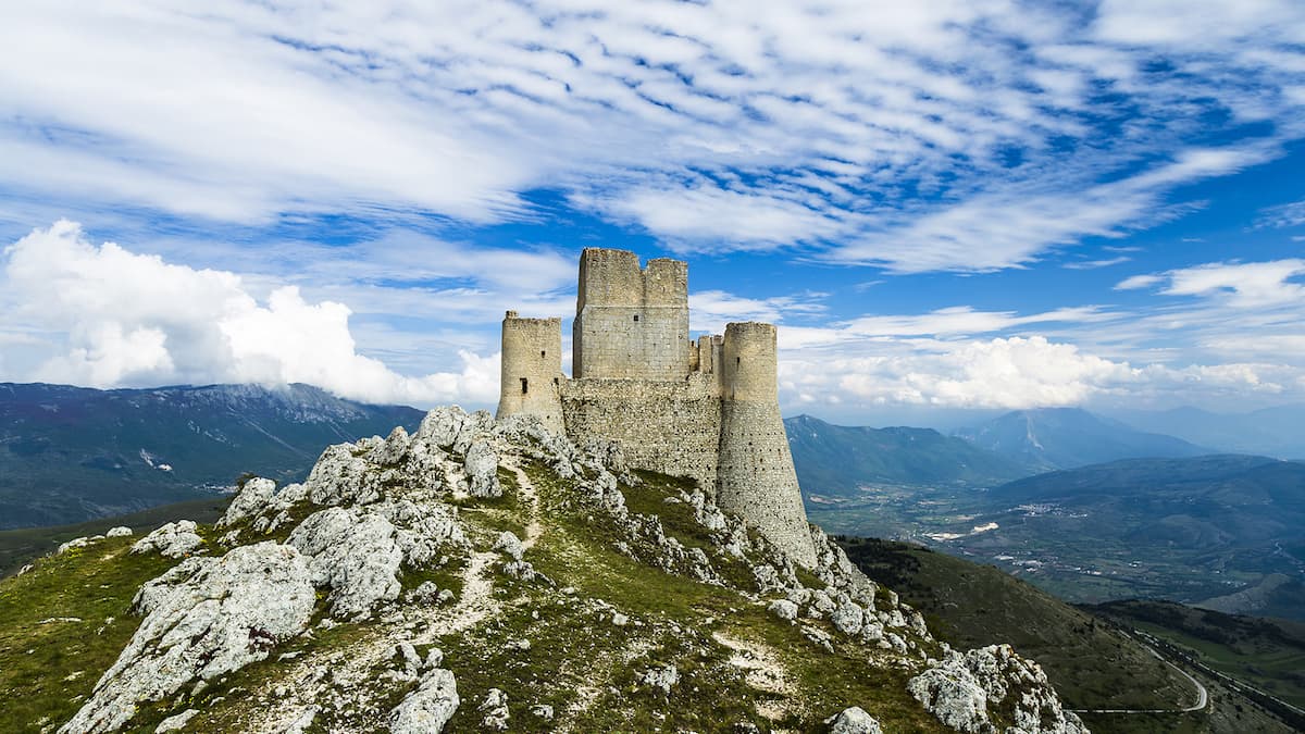 Castello di Rocca Calascio: Il gigante silenzioso dell’Abruzzo
