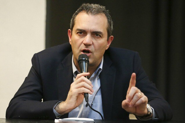 De Magistris: "Le politiche di Trump e il braccio teso di Musk rappresentano un pericolo globale"