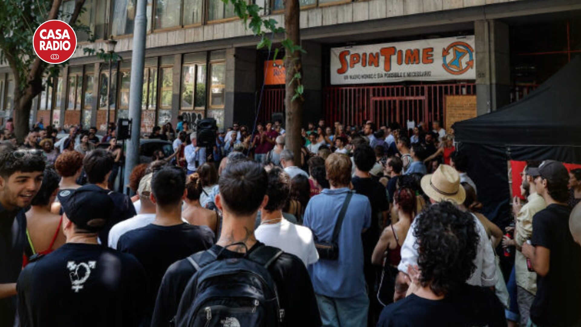Spin Time, l’incendio riapre la ferita delle occupazioni: il problema abitativo non può diventare una licenza d’illegalità