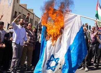 Allarme Usa: "Iran attaccherà oggi Israele con 100 droni e missili"