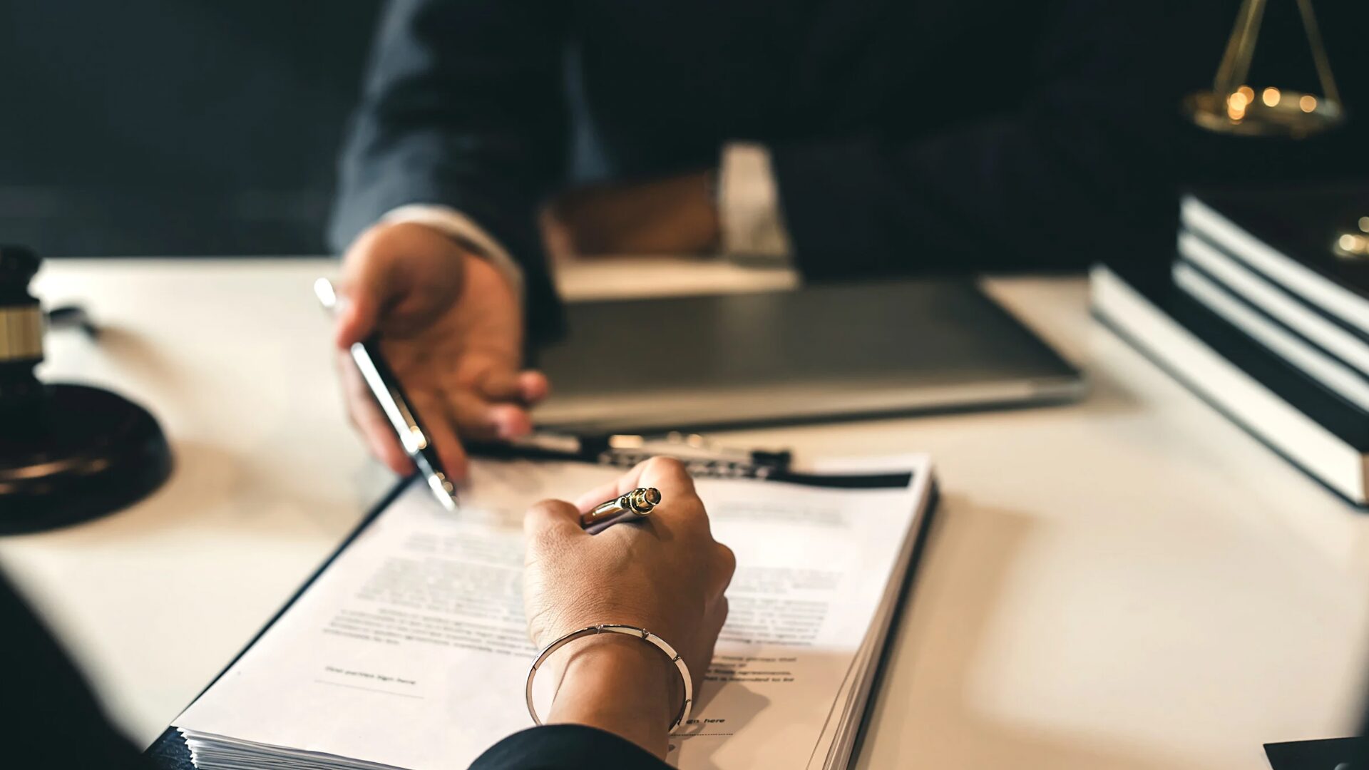 Obbligo di Registrazione dei Contratti di Locazione e Compravendita di Immobili
