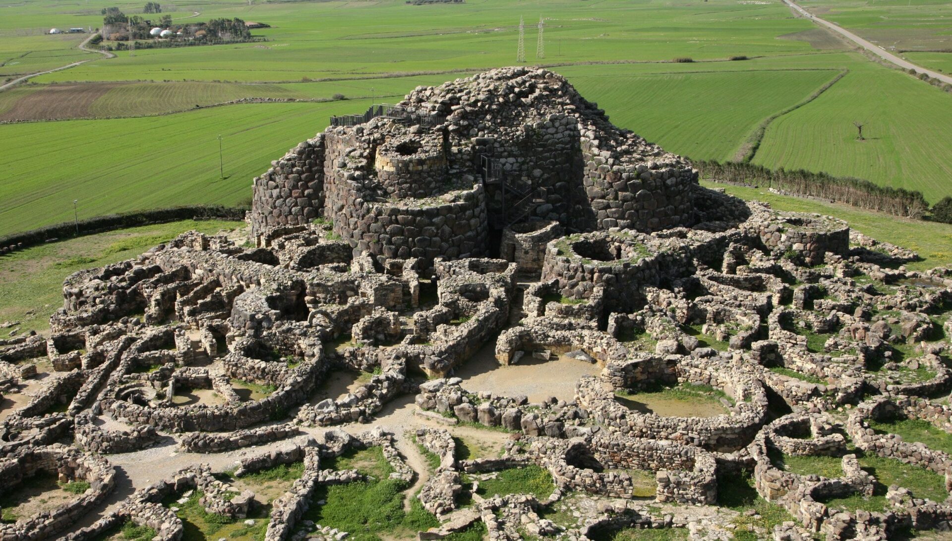 I Nuraghi: Le Misteriose Abitazioni Preistoriche della Sardegna