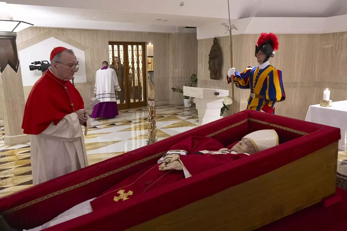 Papa Francesco, la salma esposta a Santa Marta. I funerali sabato 26 aprile.