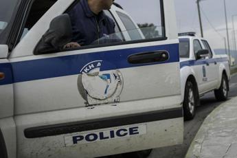 Accoltella l’ex fidanzata mentre è al telefono con la polizia. E ora si difende: "Non me lo ricordo"
